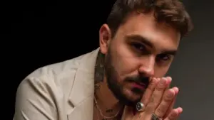 Çağan Şengül – Gideriz Sessizce Şarkı Sözleri