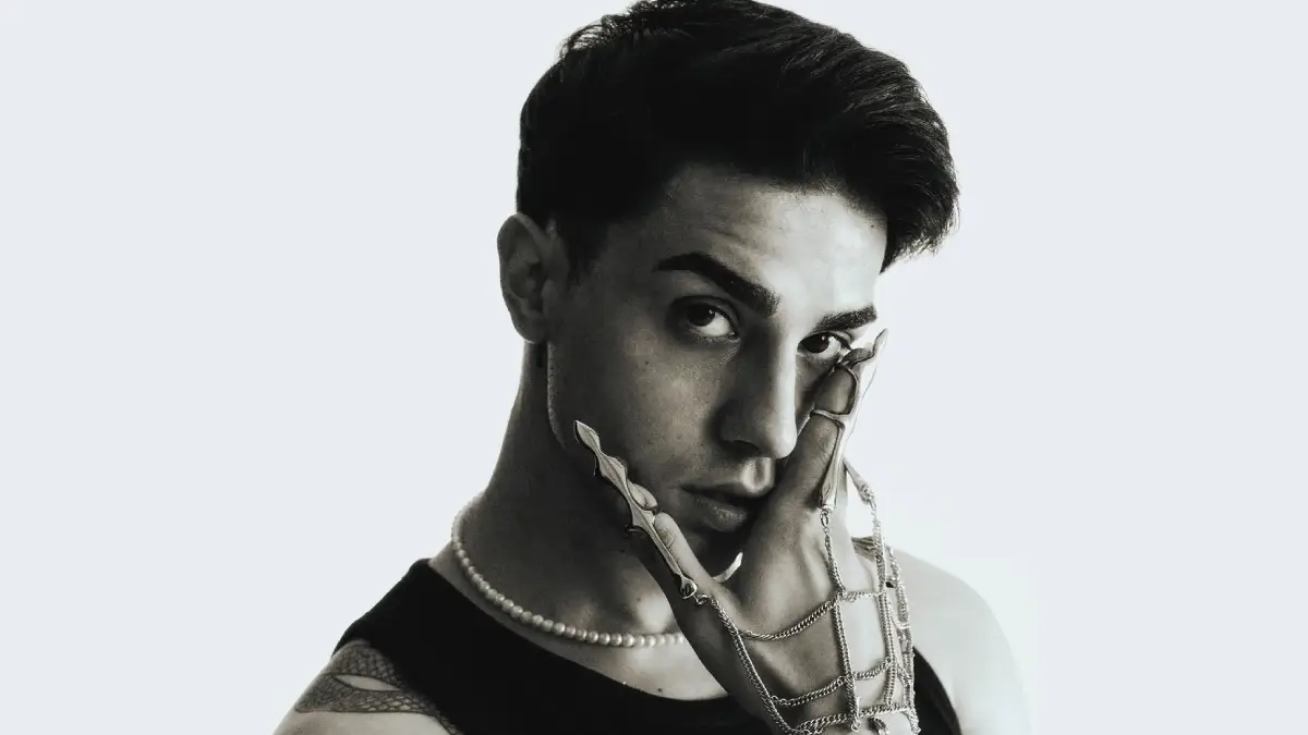 Cellat – Yine Yalnızım Şarkı Sözleri