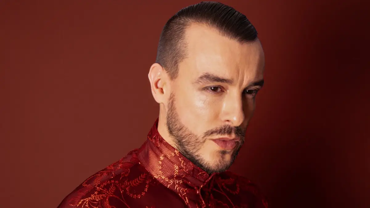 Cem Adrian – Bir Kuş Uçar Şarkı Sözleri