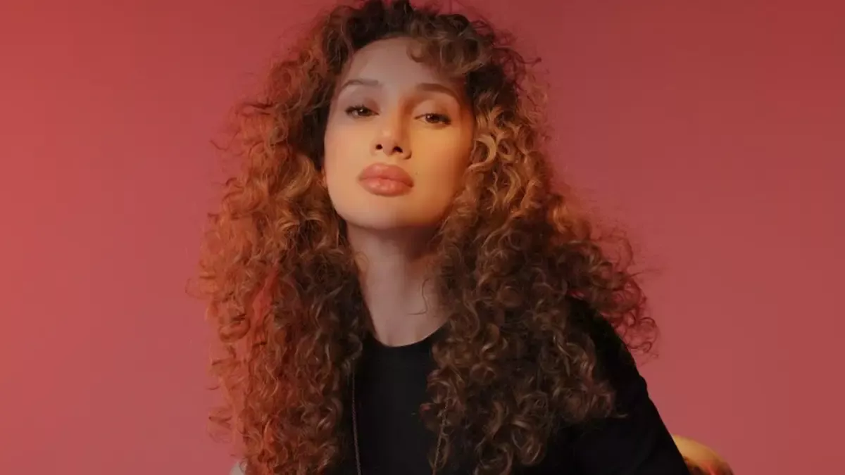 Mela Bedel – Yolda Bıraktın Şarkı Sözleri