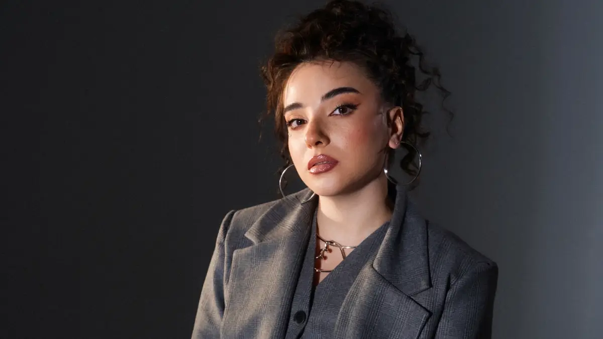 Nahide Babashli – Gözlerim Ağladı video