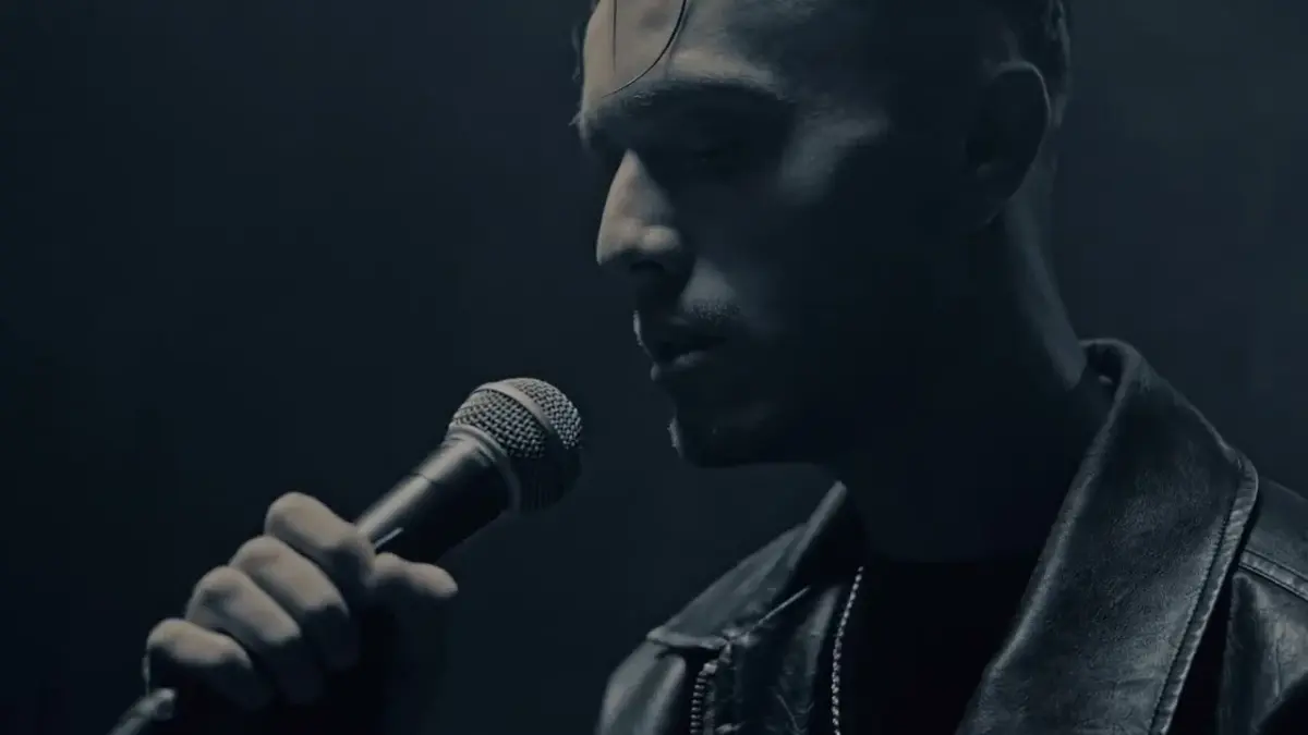 Bahadır Macit – Gidemezsin Birtanem video