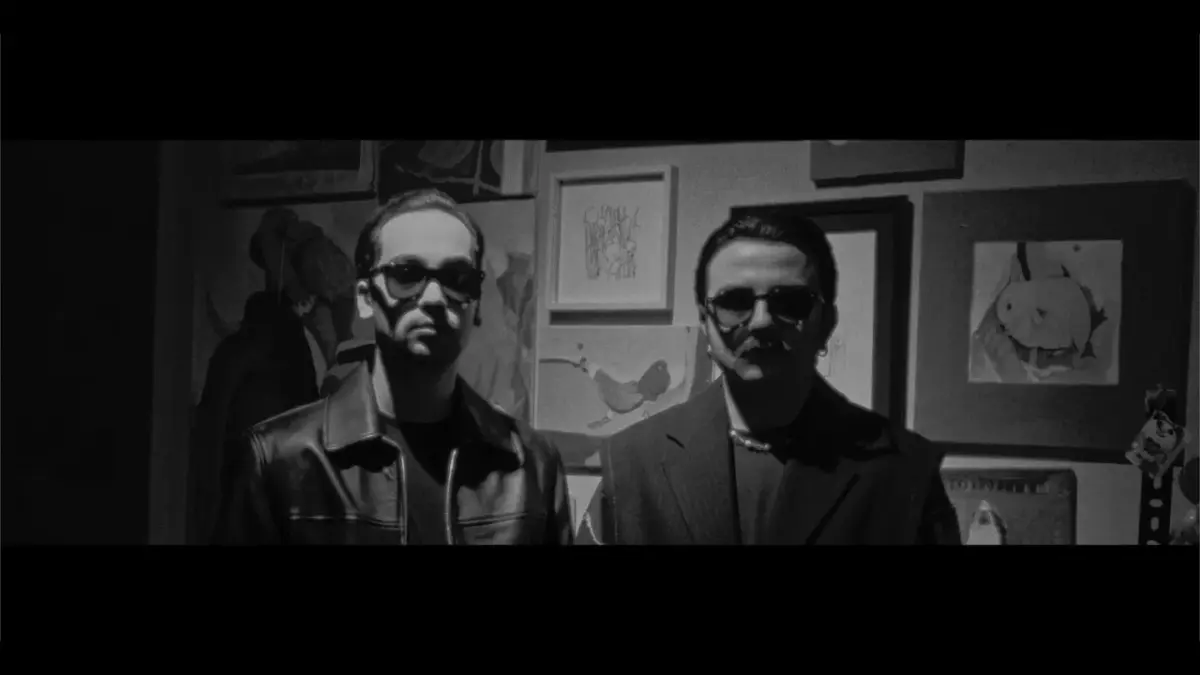 Perdenin Ardındakiler & Salih Korkut Peker – Köpekler Susar video