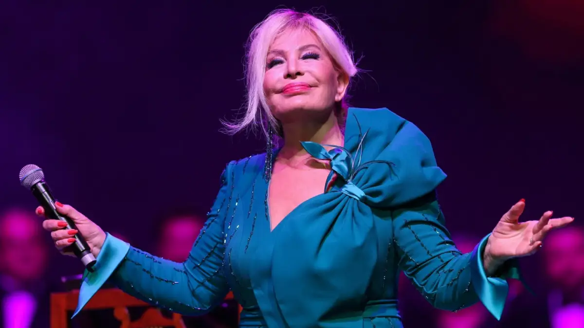 Emel Sayın – At Kadehi Elinden video