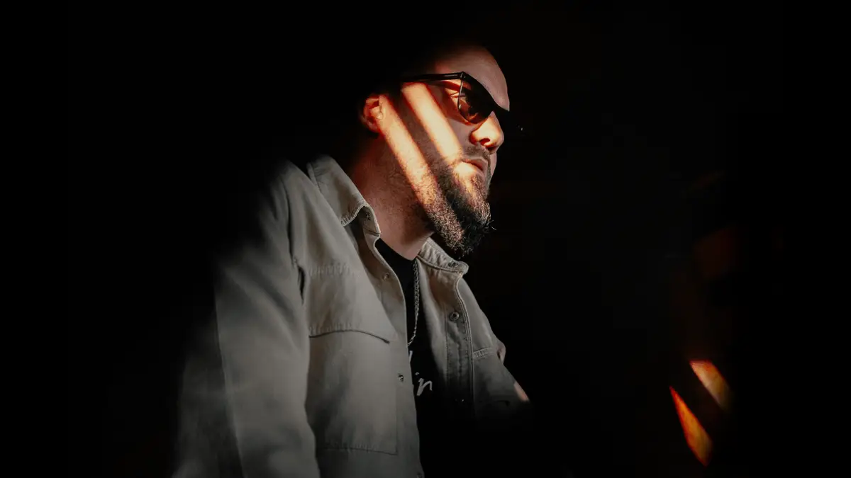 Kezzo – Kanatlarım Yok video