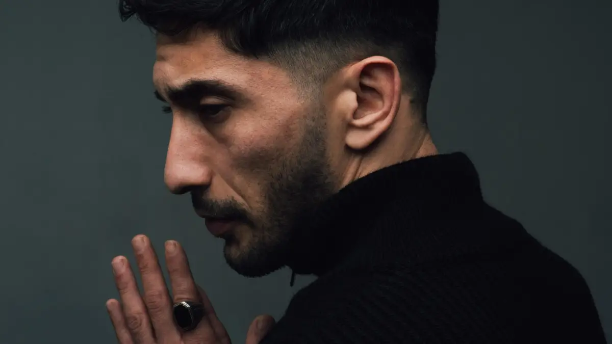 Mehmet Elmas – Sen Sandım video