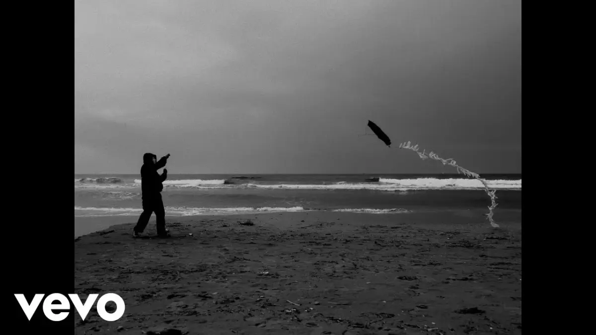 Aksan – Kendimi Korumam Gerek video