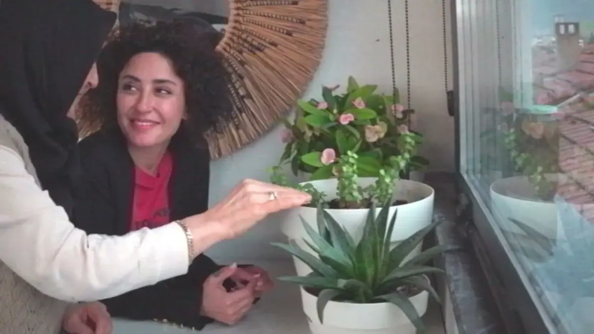 Melek Mosso & Hatice Mosso – Evleniyormuş video