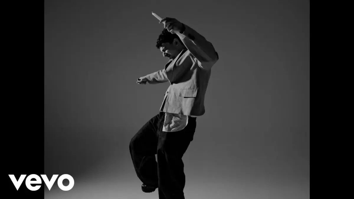 Aksan & YV – +1 video