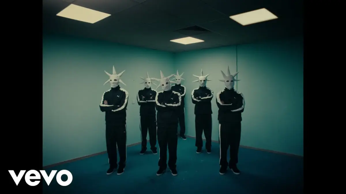 Aksan – Benim Yüzümden video
