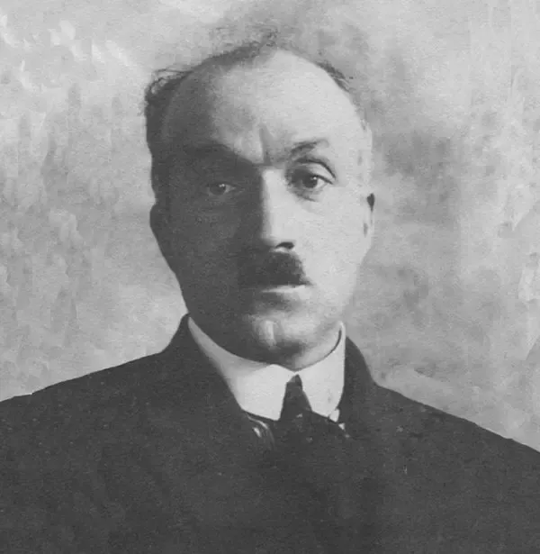 Ahmet Haşim'in bıyıklı, ceketli ve kravatlı hâliyle çekilmiş siyah-beyaz vesikalık portresi