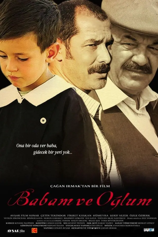 Babam ve Oğlum filminin ikinci afişi: önde başını eğmiş küçük Deniz, arkasında Sadık ve kasketli Hüseyin; sol tarafta “Ona bir oda ver baba, gidecek bir yeri yok…” yazısı