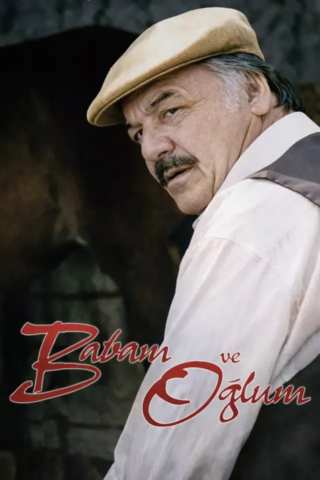 Babam ve Oğlum afişi: kasketli, bıyıklı Hüseyin rolündeki Çetin Tekindor omzunun üzerinden bakıyor, altta kırmızı el yazısıyla film adı