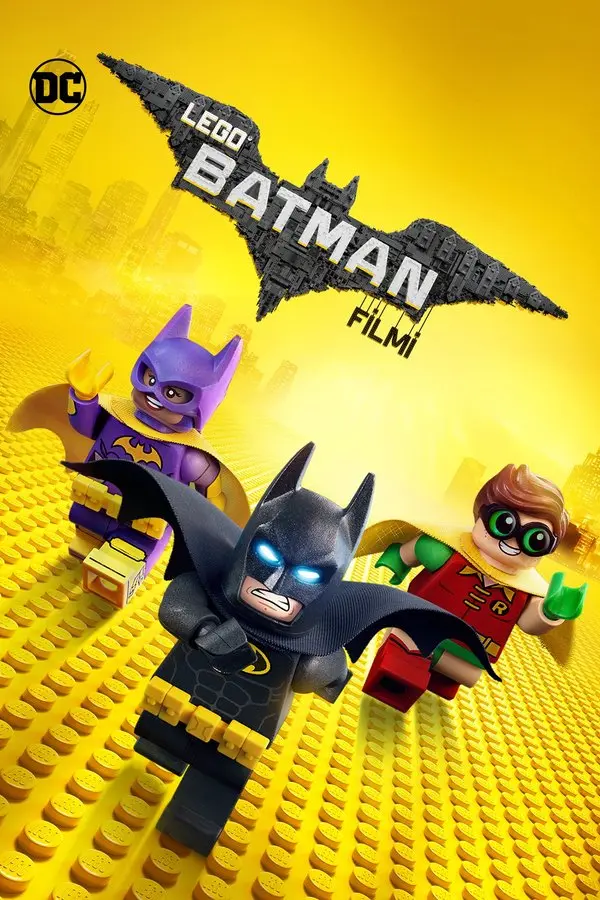 Lego Batman Filmi Türkçe afişi: sarı Lego zemin üzerinde Batman, Robin, Batgirl ve Alfred figürleri