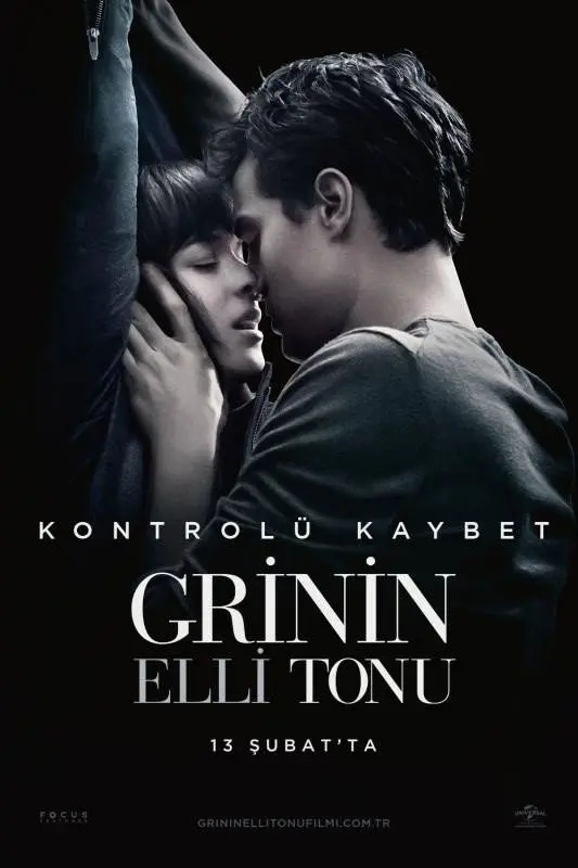 Grinin Elli Tonu filminin Türkçe afişi: koyu zemin önünde bir duvara yaslanan koyu saçlı Dakota Johnson’a eğilen Jamie Dornan; altta KONTROLÜ KAYBET, GRİNİN ELLİ TONU ve 13 Şubat’ta yazıları