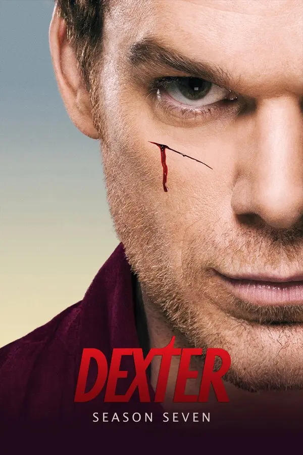 Dexter 7. sezon posteri: yanağında ince bir kan çizgisi bulunan Dexter Morgan'ın yakın plan yüzü