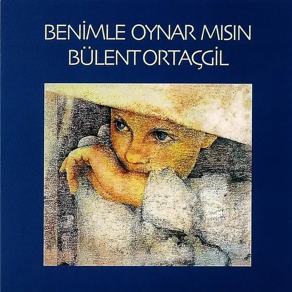 Bülent Ortaçgil’in Benimle Oynar Mısın albüm kapağı; lacivert zemin üzerinde başını kollarına yaslamış bir çocuğun soluk renkli resmi