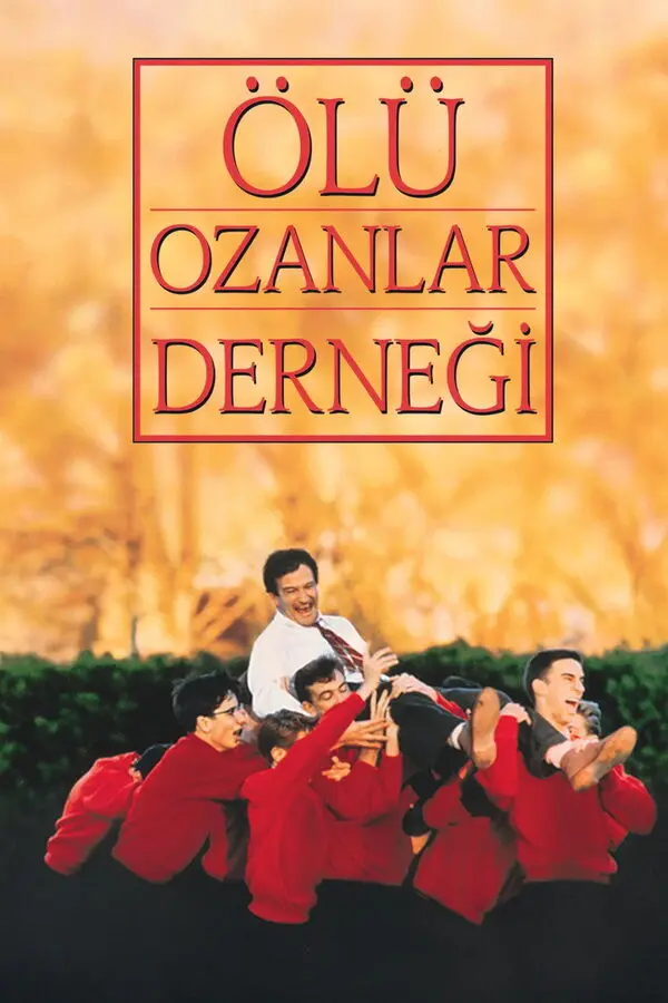 Ölü Ozanlar Derneği filminin Türkçe afişi: turuncu zemin üzerinde çerçeve içinde ÖLÜ OZANLAR DERNEĞİ yazısı; altta kırmızı ceketli öğrencilerin omuzlarında taşıdığı, beyaz gömlekli öğretmen John Keating (Robin Williams)