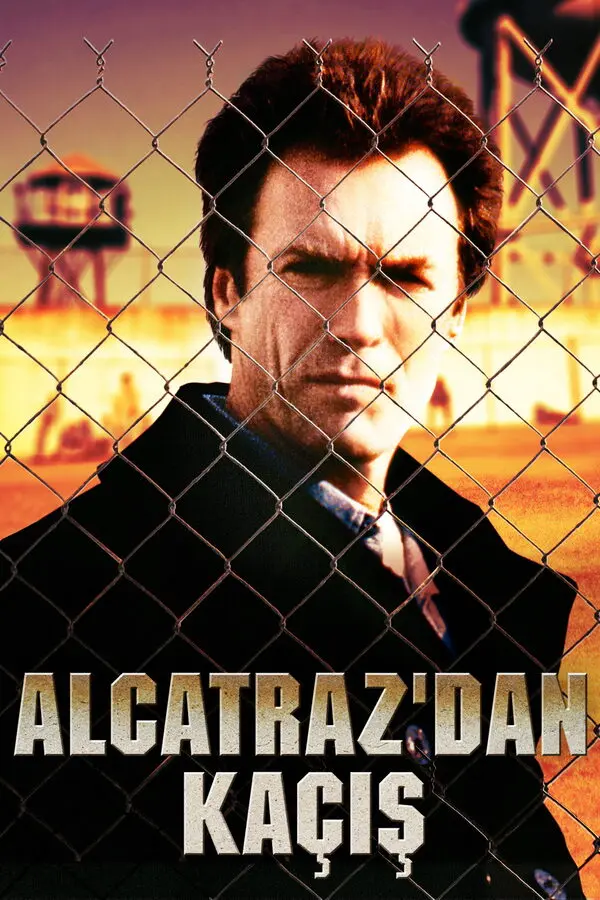 Alcatraz'dan Kaçış filminin Türkçe afişi: tel örgünün arkasında kaşlarını çatmış Clint Eastwood, arkada gözetleme kulesi; altta sarı büyük harflerle ALCATRAZ'DAN KAÇIŞ yazısı