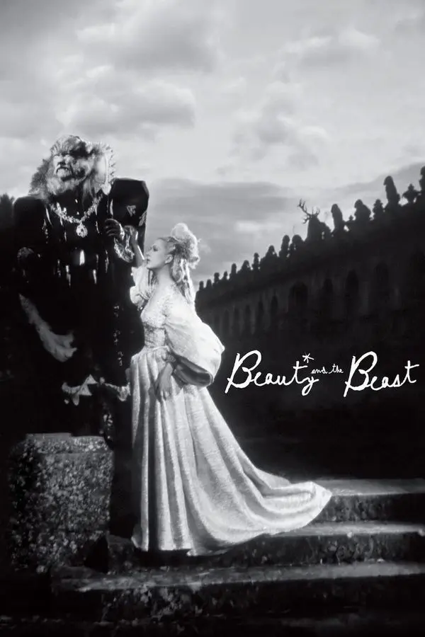Güzel ile Hayvan (1946) filminin afişi: siyah beyaz bir şato önünde beyaz elbiseli Belle ve Canavar; yanında el yazısıyla Beauty and the Beast