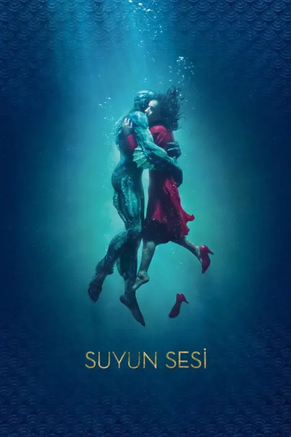 Suyun Sesi filminin Türkçe afişi: lacivert bir suyun içinde birbirine sarılmış süzülen Elisa ve amfibi yaratık; altta SUYUN SESİ yazısı