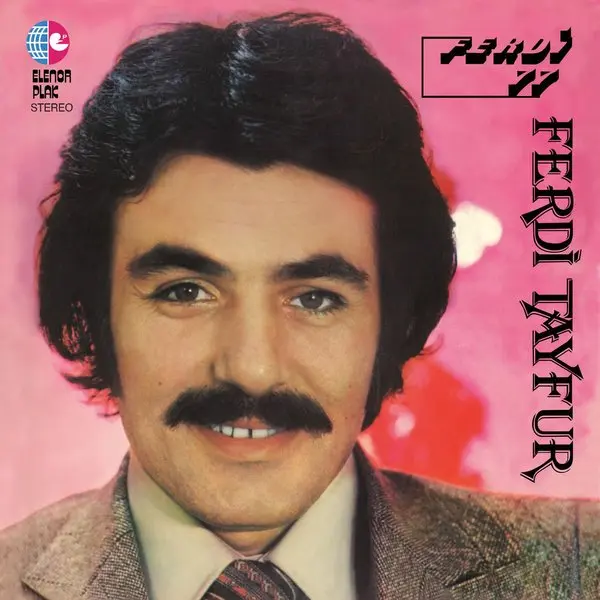 Ferdi Tayfur’un albüm kapağı: Pembe ve mavi bir zemin önünde bıyıklı, gür saçlı genç Ferdi Tayfur’un portresi; üstte Ferdi 77 yazısı