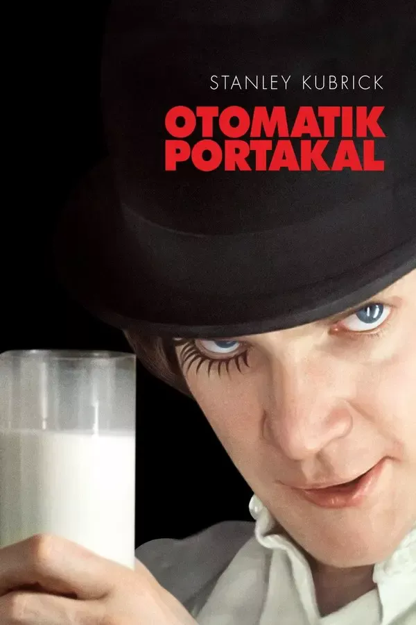 Otomatik Portakal filminin Türkçe afişi: melon şapkalı, tek gözünde takma kirpik olan Malcolm McDowell ve bir bardak süt; kırmızı harflerle OTOMATİK PORTAKAL yazısı