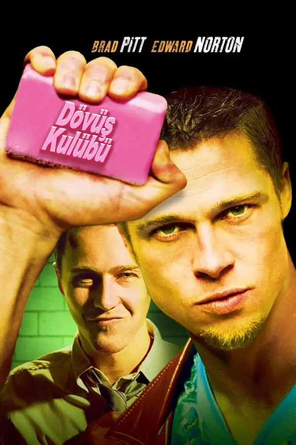Dövüş Kulübü filminin Türkçe afişi: üstte elinde pembe bir sabun tutan Brad Pitt, altta Edward Norton; sabunun üzerinde Dövüş Kulübü yazısı