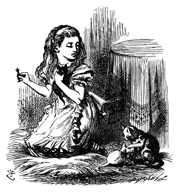 John Tenniel’in Aynanın İçinden çiziminde, halının üstünde diz çökmüş, kucağında kara bir yavru kedi tutan ve elinde bir satranç taşı bulunan Alice; yanında bir yün yumağıyla oynayan iki yavru kedi