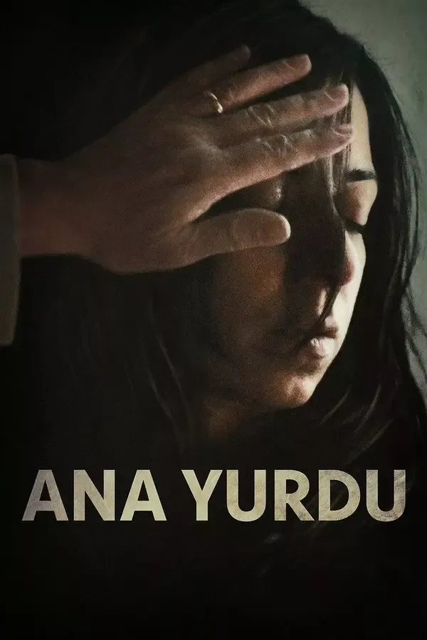 Ana Yurdu filminin afişi: karanlık zemin önünde elini alnına bastırmış, yorgun bakışlı genç bir kadının yakın planı; altta ANA YURDU yazısı