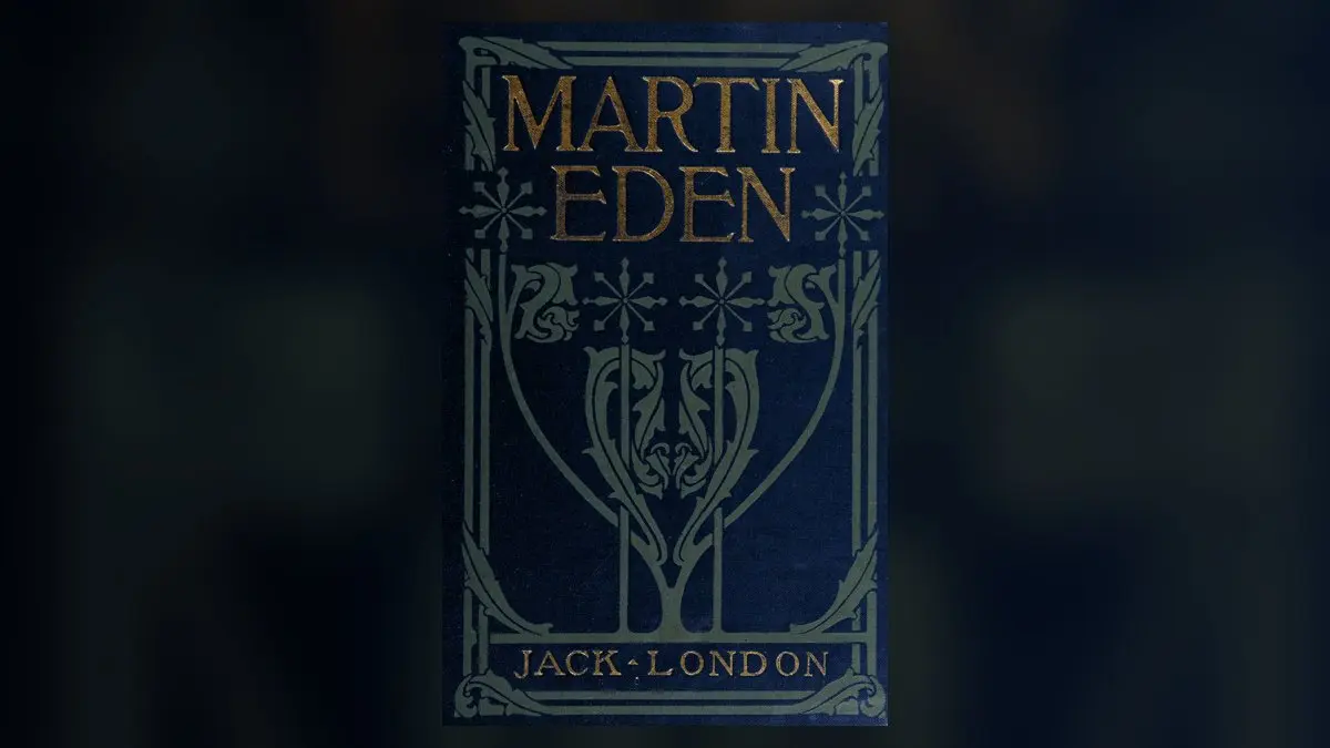 Jack London’ın Martin Eden romanının 1909 Macmillan ilk baskısının lacivert kapağı: altın harflerle MARTIN EDEN başlığı ve altta JACK LONDON yazısı, yeşil bitkisel süslemeler