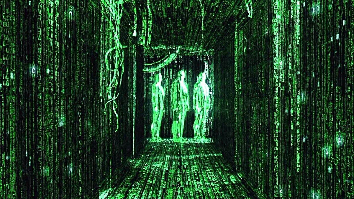 Matrix filminden tanıtım karesi: dört bir yanından yeşil dijital kod yağmuru akan uzun bir koridorda, yeşil kodlardan oluşmuş insan siluetleri