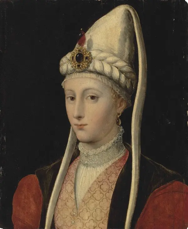 Hürrem Sultan’ın 16. yüzyıldan yağlıboya portresi; başında mücevherli uzun beyaz başlık, kırmızı elbise ve dantel yaka