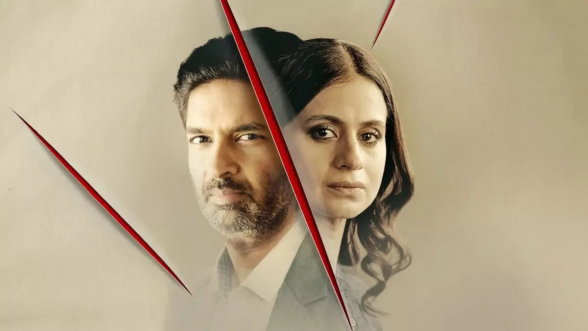 Out of Love dizisinin tanıtım görselinde bej zemin üzerinde kırmızı bir kesikle bölünmüş Akarsh rolündeki Purab Kohli ve Meera rolündeki Rasika Dugal'ın yüzleri