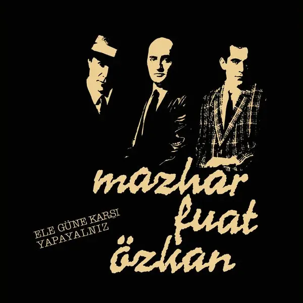 MFÖ’nün Ele Güne Karşı Yapayalnız albüm kapağı; siyah zemin üzerinde takım elbiseli üç grup üyesinin çizimi ve sarı harflerle Mazhar Fuat Özkan yazısı