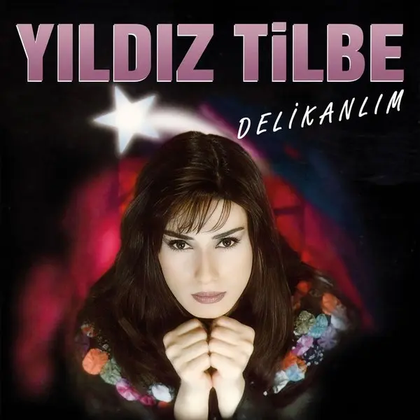 Yıldız Tilbe’nin Delikanlım albüm kapağı; kırmızı yıldızlı koyu zemin önünde ellerini çenesine dayamış Yıldız Tilbe ve üstte beyaz harflerle adı