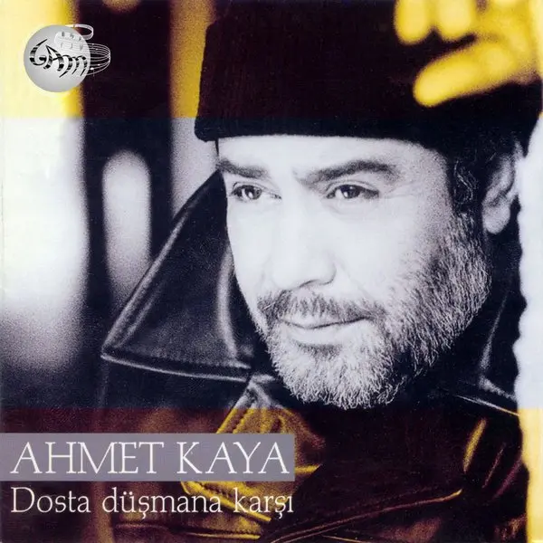 Ahmet Kaya’nın Dosta Düşmana Karşı albüm kapağı; siyah bereli Ahmet Kaya’nın yakın plan portresi