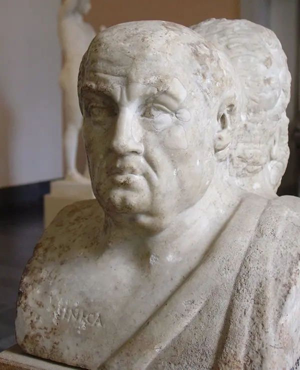 Berlin Antik Eserler Koleksiyonu’ndaki çift yüzlü hermden Seneca’nın mermer büstü, göğüs kısmında SENECA yazısı